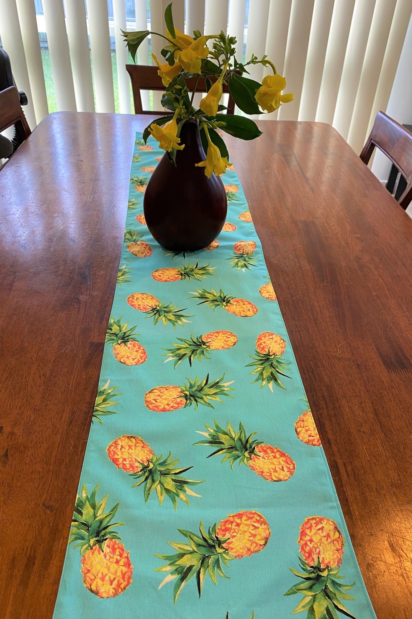 table-runner-pineapples-bandicoot-bands